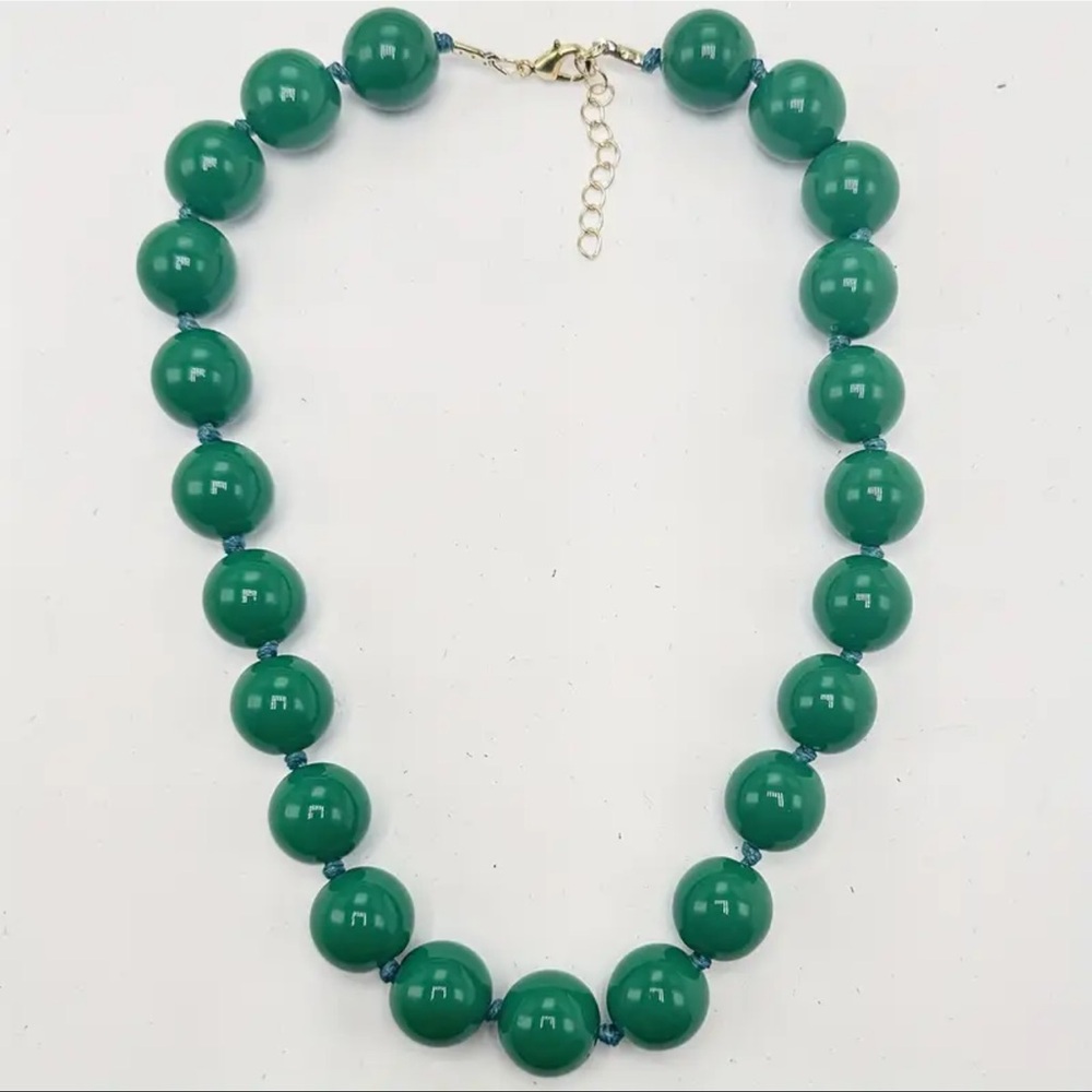Elegant Green Beaded Necklace / NWOT